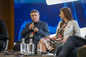 Dr. Darvai L&aacute;szl&oacute;, alapell&aacute;t&aacute;s&eacute;rt felelős helyettes &aacute;llamtitk&aacute;r &eacute;s Dr. Horv&aacute;th Kitti, a MOK főtitk&aacute;ra