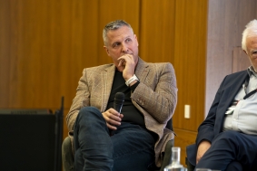 Dr. V&aacute;radi P&eacute;ter, vezető strat&eacute;giai tan&aacute;csad&oacute;, Pr&eacute;mium Eg&eacute;szs&eacute;gp&eacute;nzt&aacute;r
