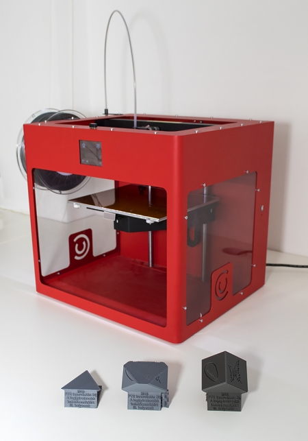 A nyomtatólaborban különböző technológiák elérhetők, köztük szálolvasztásos CraftBot nyomtatók is