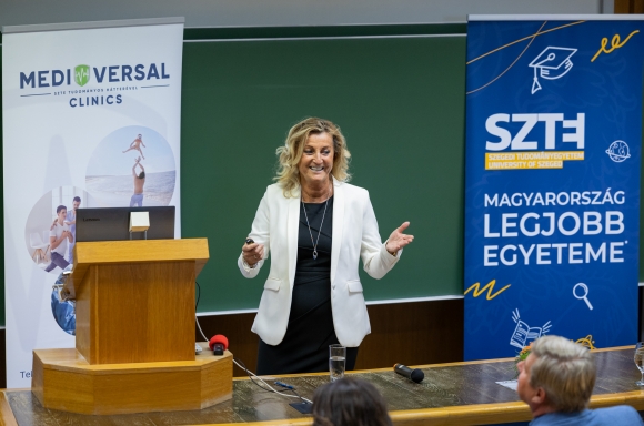 Dr. Ratkay Imola, a Szegedi Tudományegyetem szemész főorvosa, a Mediversal Vision refraktív sebészeti részlegének vezetője (Fotó: SZTE NKI Kovács-Jerney Ádám)