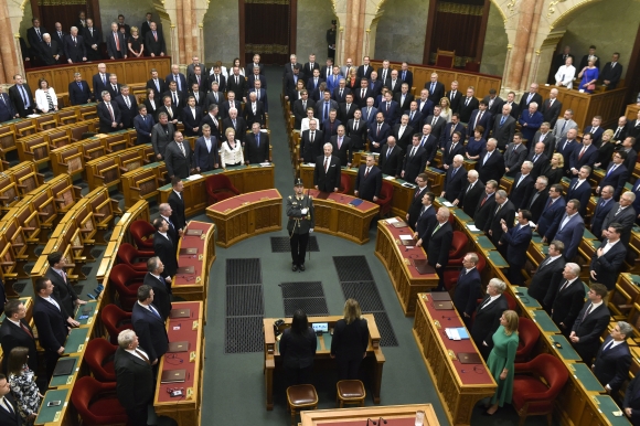 Az új kormány minisztereinek eskütétele az Országgyűlés plenáris ülésén, MTI Fotó: Bruzák Noémi