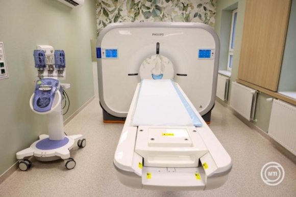 Új CT-berendezés a Bács-Kiskun Vármegyei Oktatókórház Kalocsai Szent Kereszt Kórház telephelyén, az átadás napján (Fotó: MTI/Kiss Dániel)