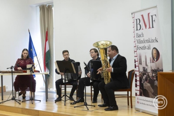 Az M-Bridge Trió a Bach Mindenkinek Fesztivál koncertjén november 19-én a volt OORI-ben (Fotó: MTI/Kocsis Zoltán)