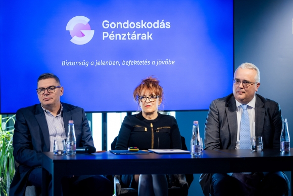 Kiss Imre Ervin, a Gondoskodás Pénztárak igazgatótanácsának elnöke, Hegedüs Éva, a Gránit Bank elnök-vezérigazgatója, és Fedák István, a CIG Pannónia Biztosító vezérigazgatója.  