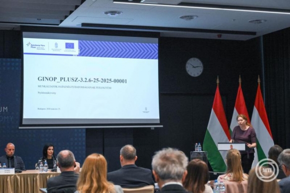 Zöld-Nagy Viktória munkaerőpiacért, munkavédelemért és foglalkoztatás-felügyeletért felelős helyettes államtitkára aprojekt nyitórendezvényén (Fotó: MTI/Bruzák Noémi)