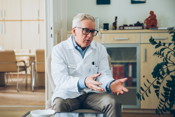 Prof. Dr. Gyulai Rolland tanszékvezető egyetemi tanár, az SZTE Bőrgyógyászati és Allergológiai Klinika igazgatója. (Fotó: Miskolci Dávid)