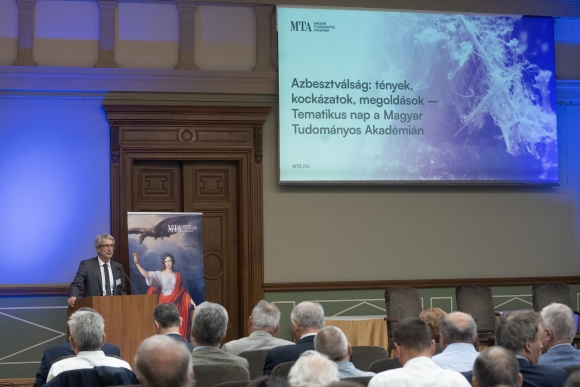 A témanapot Pósfai Mihály, a Magyar Tudományos Akadémia elnöke nyitotta meg (Fotó: Szigeti Tamás / MTA)