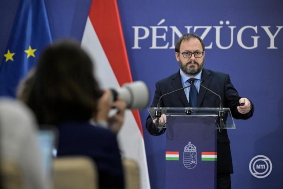 Kármán András pénzügyminiszter sajtótájékoztatót tart a 2027-es költségvetésről a Pénzügyminisztériumban 2026. október 20-án. (Fotó: MTI/Hegedüs Róbert)
