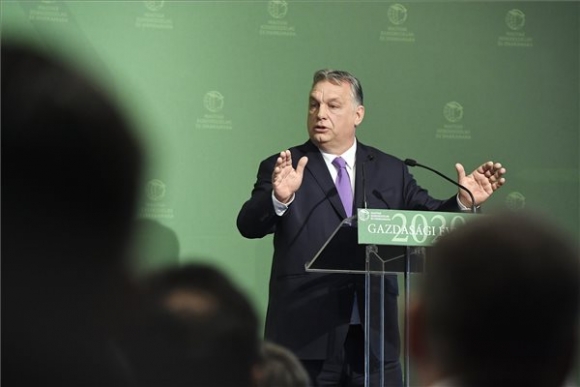 Orbán Viktor miniszterelnök beszédet mond a Magyar Kereskedelmi és Iparkamara (MKIK) gazdasági évnyitóján az Intercontinental Budapest szállóban 2020. március 10-én. MTI/Koszticsák Szilárd