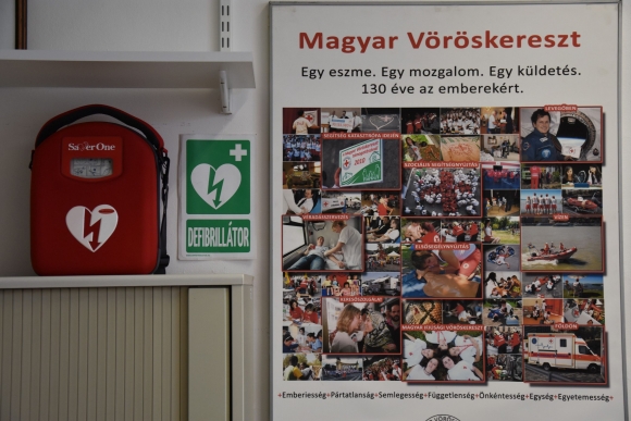 A projekt félautomata defibrillátorok beszerzését is lehetővé tette (Fotó: Magyar Vöröskereszt)