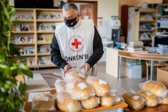 A Magyar Vöröskereszt napjainkban szociális ellátórendszerével segíti a nélkülözőket - készítette: Pályi Zsófia