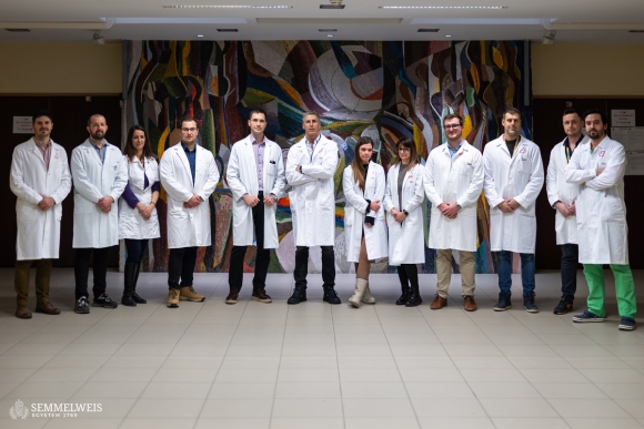 A Szülészeti és Nőgyógyászati Klinika Daganatsebészeti Osztályának ESGO-minősítéseket elnyert munkacsoportjainak munkatársai (Fotó: Barta Bálint – Semmelweis Egyetem)