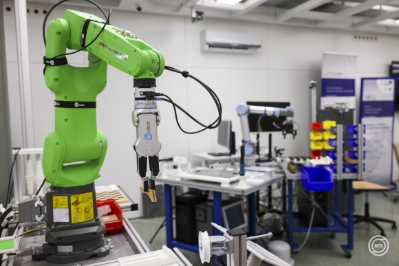 A Mesterséges Intelligencia Nemzeti Laboratórium (MILAB) a labor szakmai napján a HUN-REN Számítástechnikai és Automatizálási Kutatóintézetben (HUN-REN SZTAKI) 2025. június 2-án. (Fotó: MTI/Hegedüs Róbert)