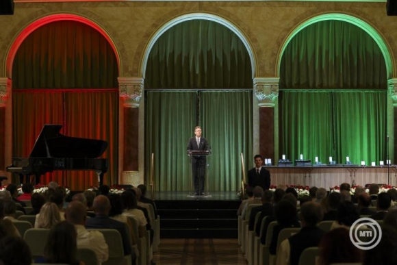 Hankó Balázs kulturális és innovációs miniszter beszédet mond az augusztus 20-a alkalmából odaítélt állami kitüntetések átadásán a Pesti Vigadóban 2025. augusztus 19-én. MTI/Hegedüs Róbert