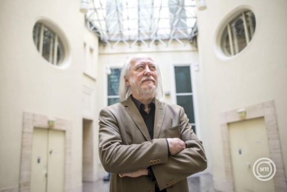 Budapest, 2025. október 9. Krasznahorkai László magyar írónak ítélte oda idén az irodalmi Nobel-díjat a Svéd Akadémia, amely 2025. október 9-én Stockholmban jelentette be döntését. A felvétel 2017. március 22. készült Budapesten (MTIMarjai János)