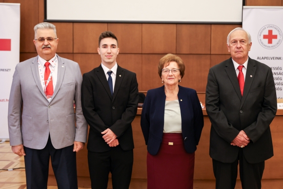 (Fotó: Szalai Csaba (Balról jobbra: dr. Bognár Ferenc, Bereczki Máté, Fodor Antalné dr., Bobrovics Árpád)