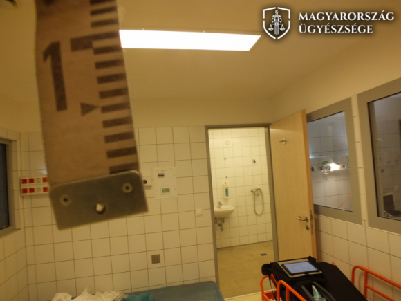 Két férfi kórházi dolgozókra támadt az egri kórházban 2020. június 3-án Forrás: Magyarország Ügyészsége