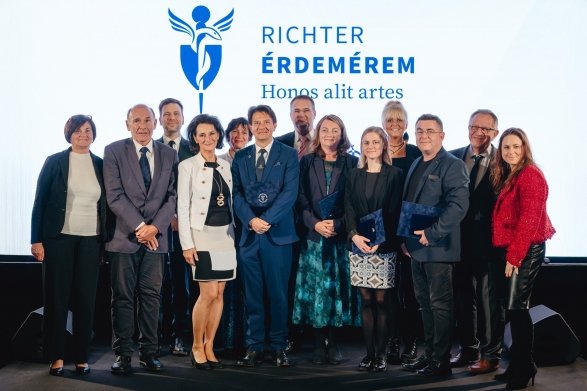 A díjazottak és a zsűri (Fotó: Richter)