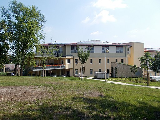 Országos Onkológiai Intézet, 2-es épület (Fotó: Wikimedia Commons, the free media repository)